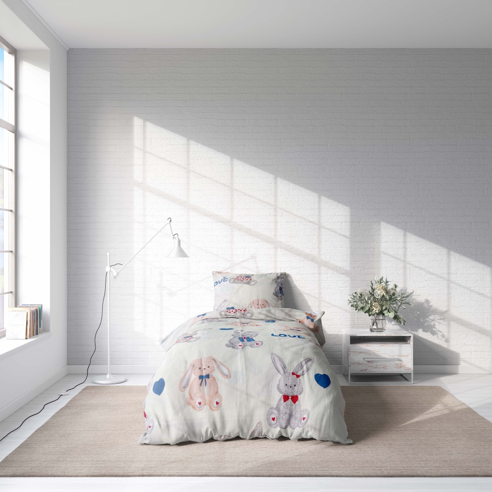 Premium Sateen Bedding Set „Hare“. Patterned bedding sets, 140x200 cm. Cute kids bedding set in a soft light color adorned with grey and light brown rabbits, ideal for a fun and cozy sleep space.