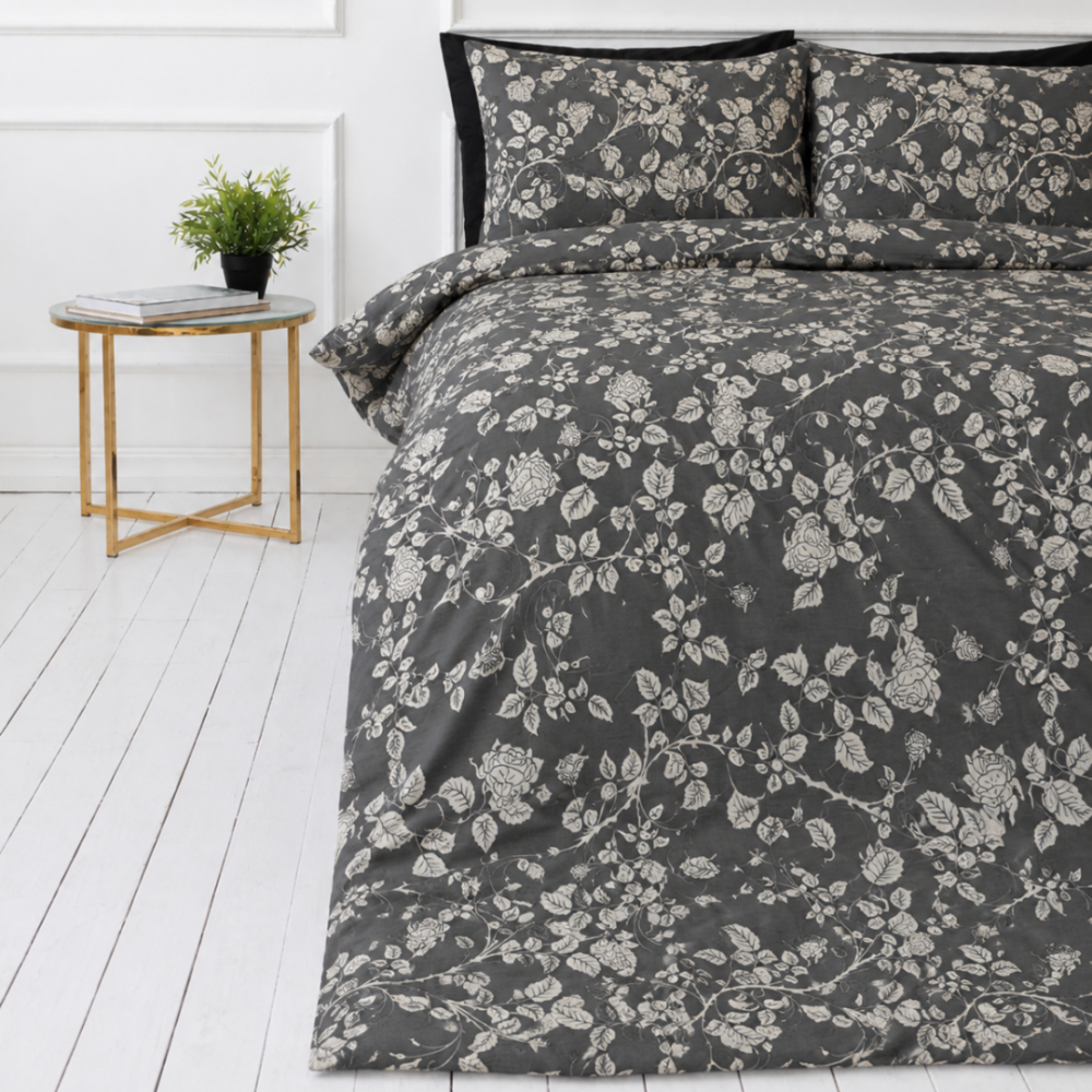 Sateen Bedding Set „Lunar Rose“. Bedding sets 135x200, 140x200 cm, 150x200 cm, 160x200 cm, 180x200 cm, 200x200 cm, 200x220 cm. Bedding set in soothing grey with detailed rose branches and light blossoms for a subtle, romantic floral style. Sateen Bedding Set „Lunar Rose“. Bedding sets 135x200, 140x200 cm, 150x200 cm, 160x200 cm, 180x200 cm, 200x200 cm, 200x220 cm. Bedding set in soothing grey with detailed rose branches and light blossoms for a subtle, romantic floral style.