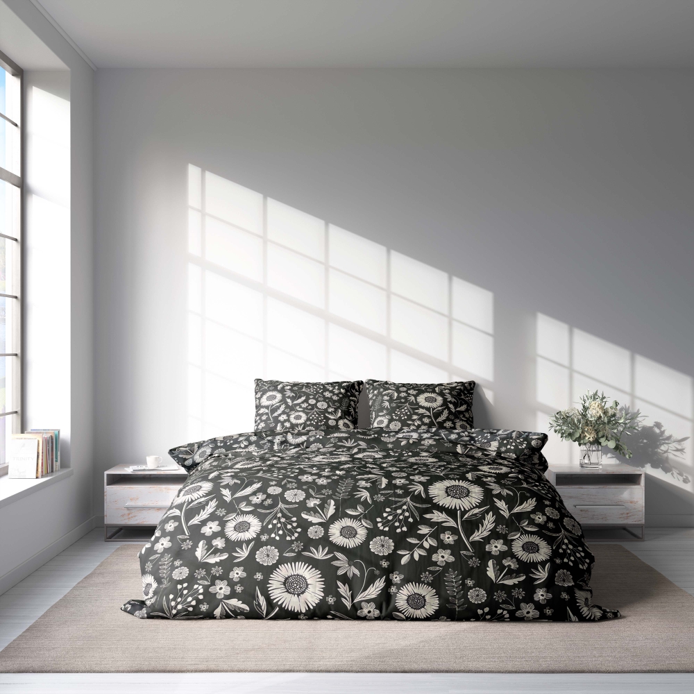 Sateen Bedding Set „Night Flowers“. Bedding sets 155x200, 140x200 cm, 200x200 cm, 200x220 cm. Elegant black bedding set featuring charming white country floral design.