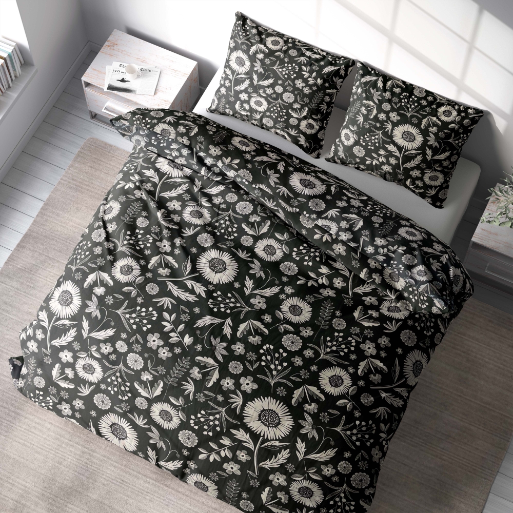 Sateen Bedding Set „Night Flowers“. Bedding sets 155x200, 140x200 cm, 200x200 cm, 200x220 cm. Sophisticated black bedding set decorated with white country flowers.
