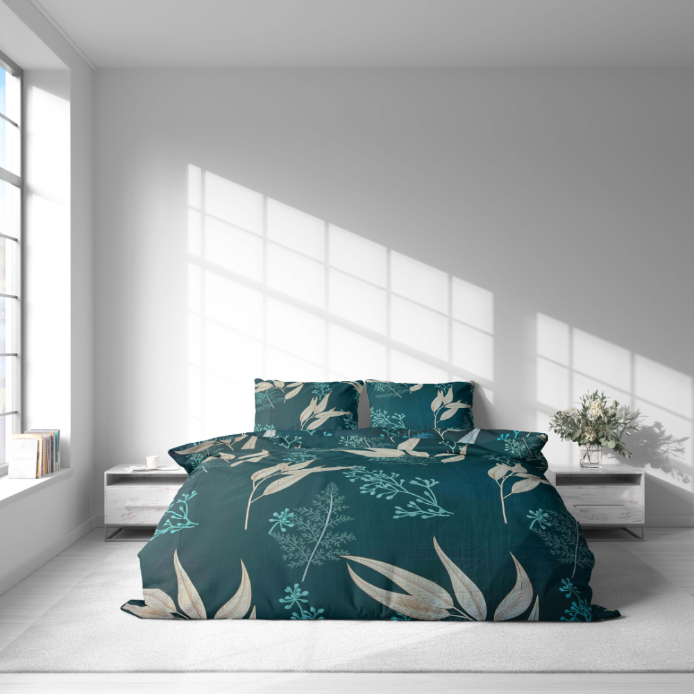Sateen Bedding Set „Premium Verdure“. Bedding sets 135x200, 140x200 cm, 200x200 cm, 200x220 cm. Elegant dark green bedding set featuring intricate floral designs, perfect for a serene and sophisticated bedroom ambiance.