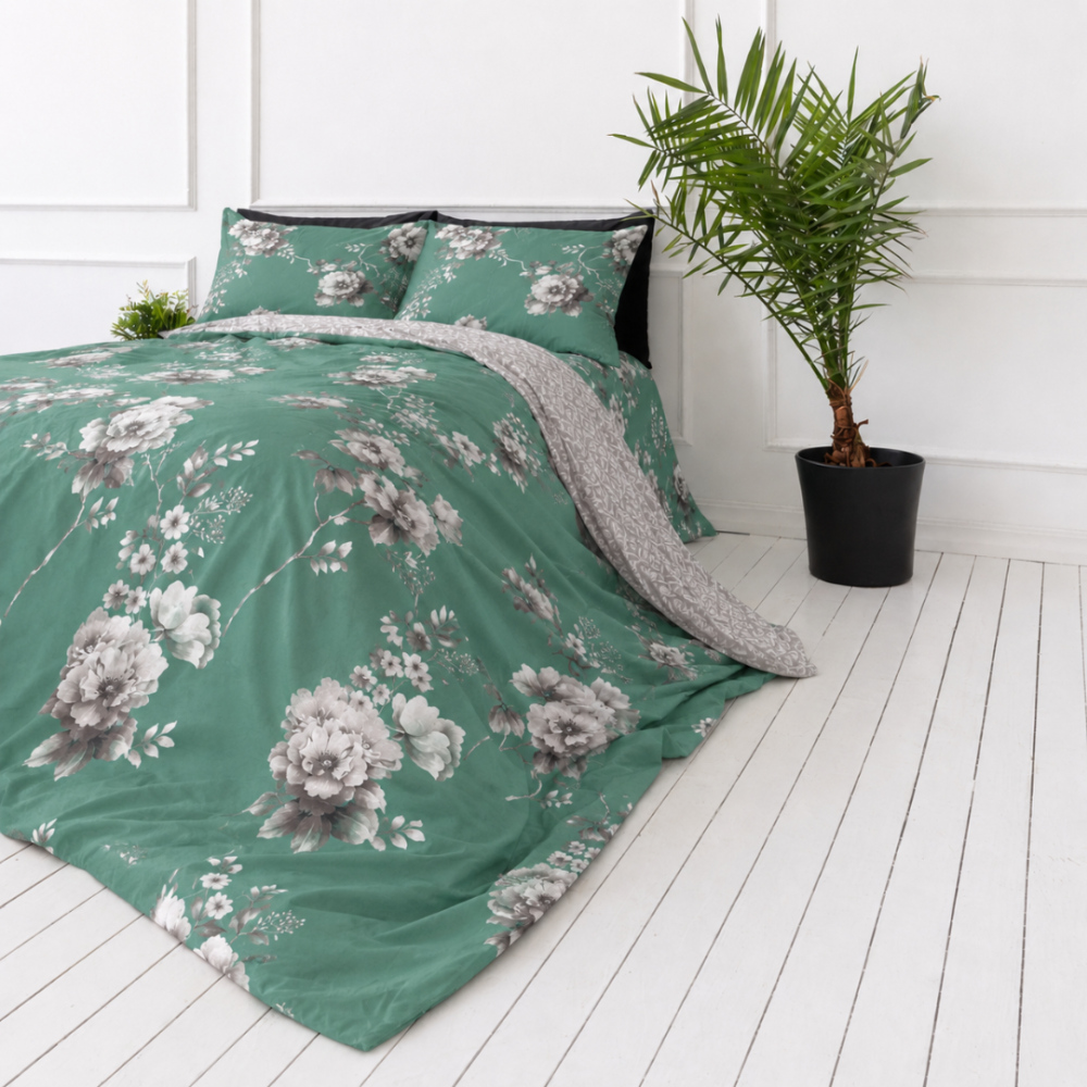Sateen Bedding Set „Sage Whisper“. Patterned bedding sets, 140x200 cm, 150x200 cm, 160x200 cm, 180x200 cm, 200x200 cm, 200x220 cm. Stylish green bedding set with intricate grey floral and leaf patterns for a sophisticated touch.