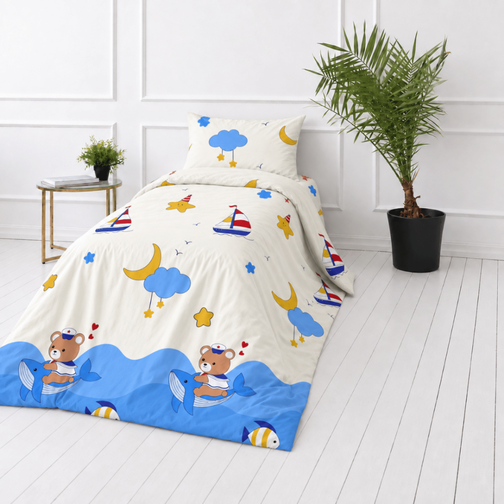 Premium Sateen Bedding Set "Sailor“. Bedding sets 135x200, 140x200 cm. Cream design with blue ocean waves, bears and whales. Premium Sateen Bedding Set "Sailor“. Bedding sets 135x200, 140x200 cm. Cream design with blue ocean waves, bears and whales.