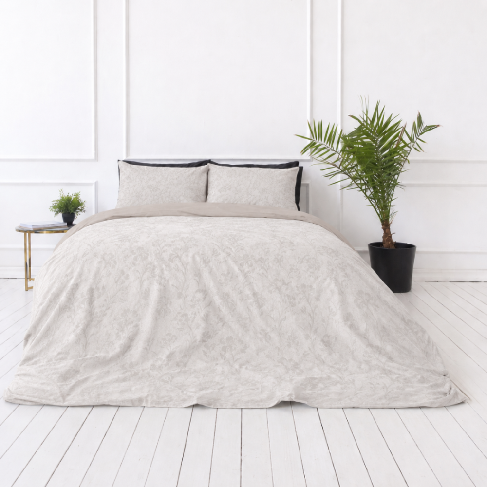 Sateen Bedding Set „Sand Damask“. Beige bedding sets, 140x200 cm, 200x200 cm, 200x220 cm. Luxurious beige cotton satin bedding set with classic floral pattern. Sateen Bedding Set „Sand Damask“. Beige bedding sets, 140x200 cm, 200x200 cm, 200x220 cm. Luxurious beige cotton satin bedding set with classic floral pattern.