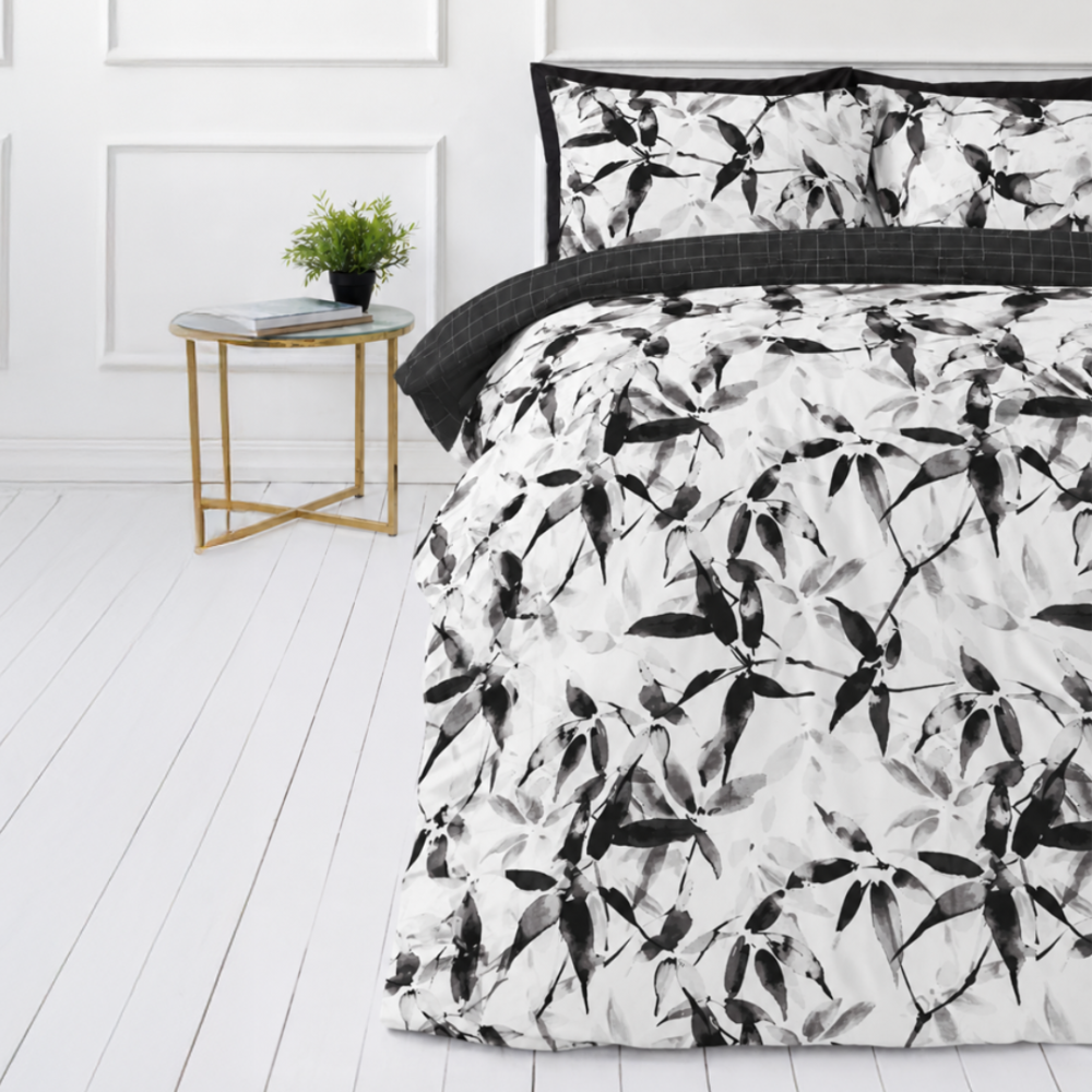 Sateen Bedding Set „Smoky Petals“. Bedding sets 155x200, 140x200 cm, 150x200 cm, 160x200 cm, 180x200 cm, 200x200 cm, 200x220 cm. Soft-toned bedding set with watercolor design.
