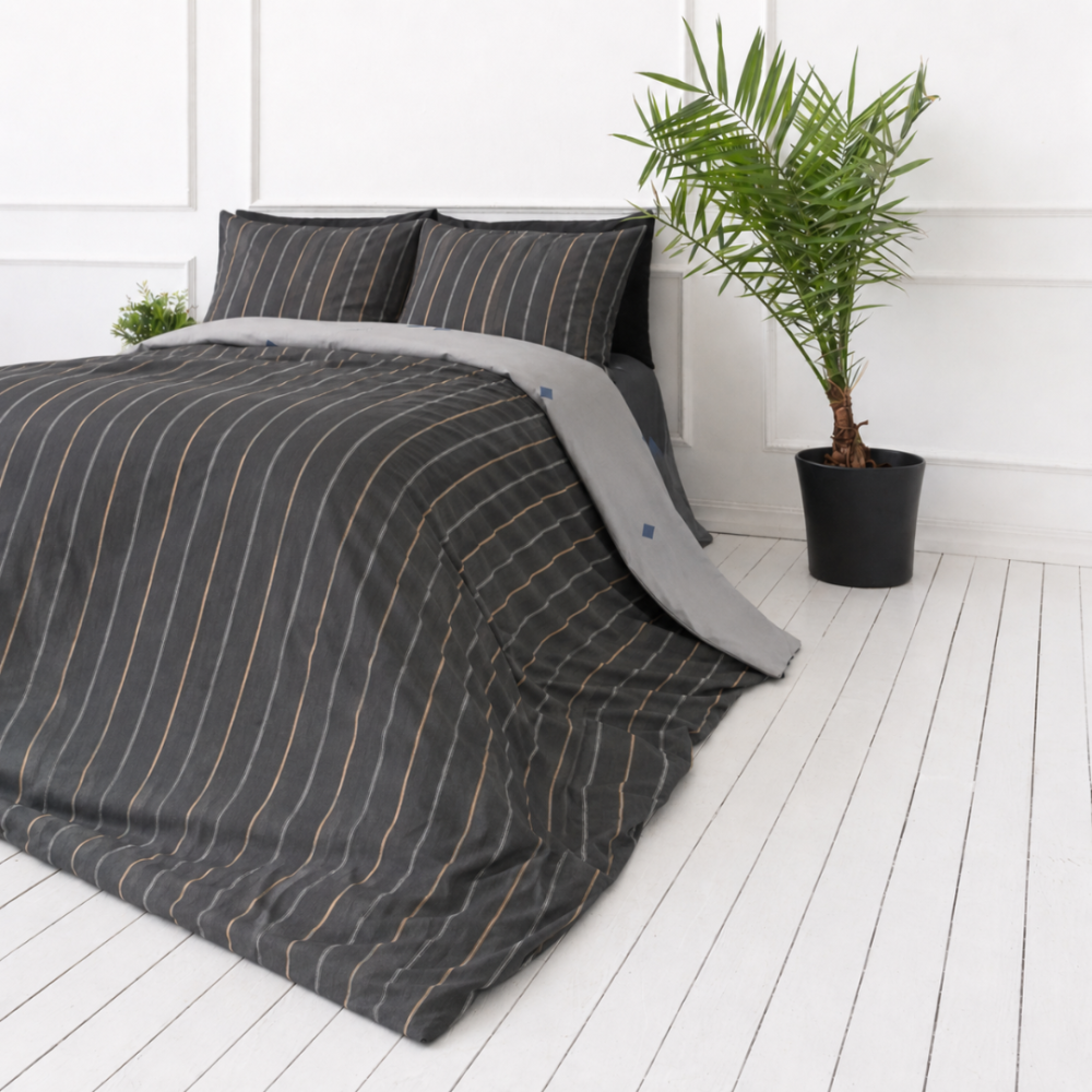 Sateen Bedding Set „Tones“. Mako cotton sateen bedding, 140x200 cm, 200x200 cm, 200x220 cm. Elegant dark grey bedding with vertical lines, accented in shades of grey, white, and subtle orange Sateen Bedding Set „Tones“. Mako cotton sateen bedding, 140x200 cm, 200x200 cm, 200x220 cm. Elegant dark grey bedding with vertical lines, accented in shades of grey, white, and subtle orange