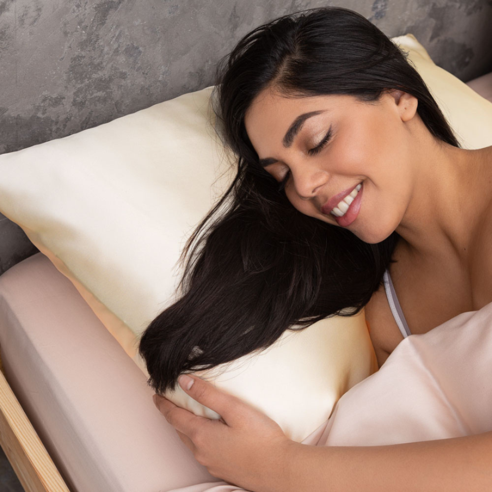 Silk pillowcase „Cream“. Pillowcases 50x60. Silk pillowcase for beauty and comfort, presented in a stylish package.