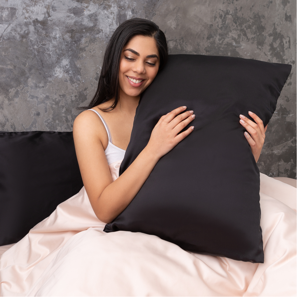 Silk Pillowcase „Obsidian Silk“. Pillowcases 50x70. High-quality black silk pillowcase that provides exceptional comfort and a pleasant touch.