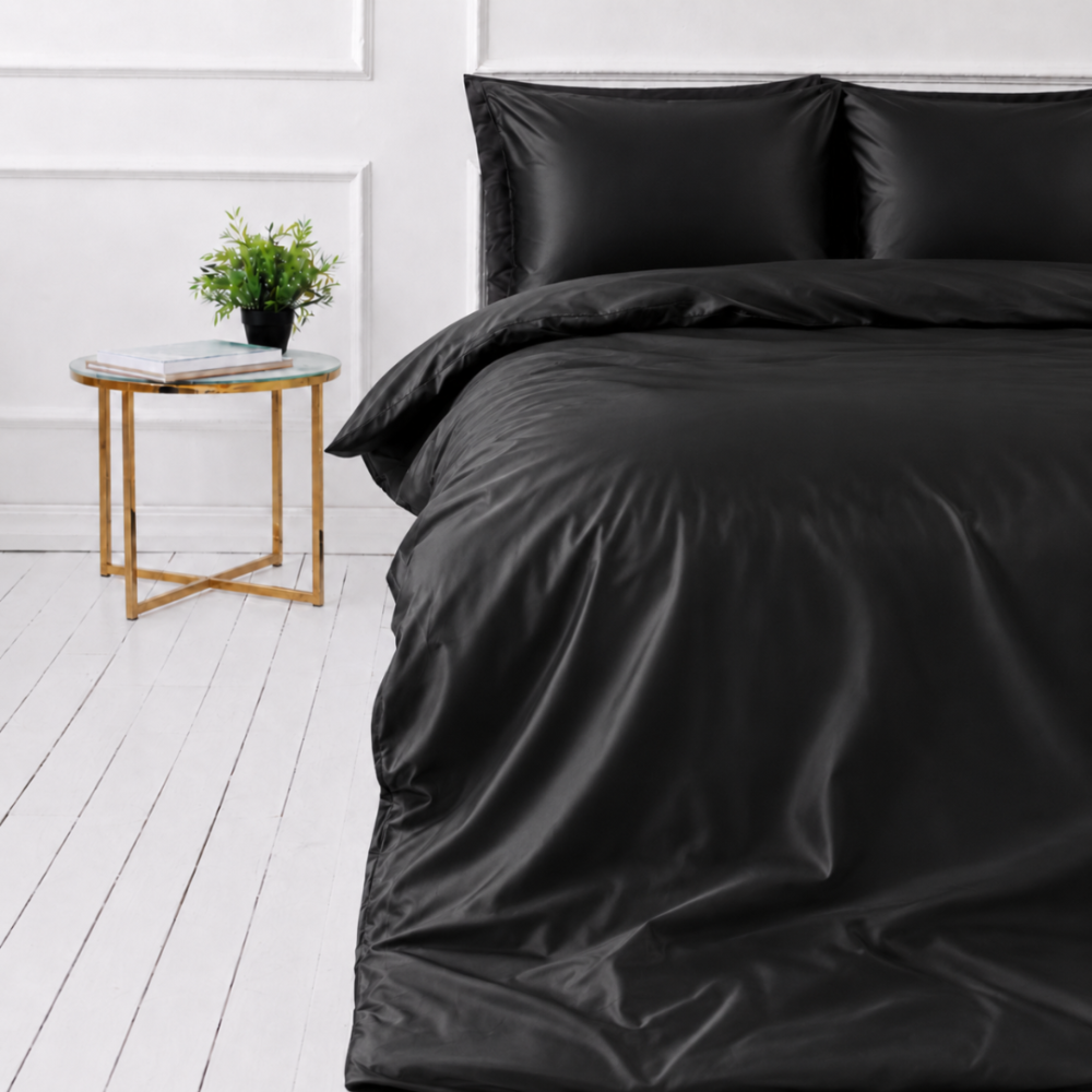 Silk bedding set „Onyx Silk“. Bedding sets, 200x200 cm, 200x220 cm. Luxurious black silk bedding set featuring deep sheen and soft folds. Silk bedding set „Onyx Silk“. Bedding sets, 200x200 cm, 200x220 cm. Luxurious black silk bedding set featuring deep sheen and soft folds.