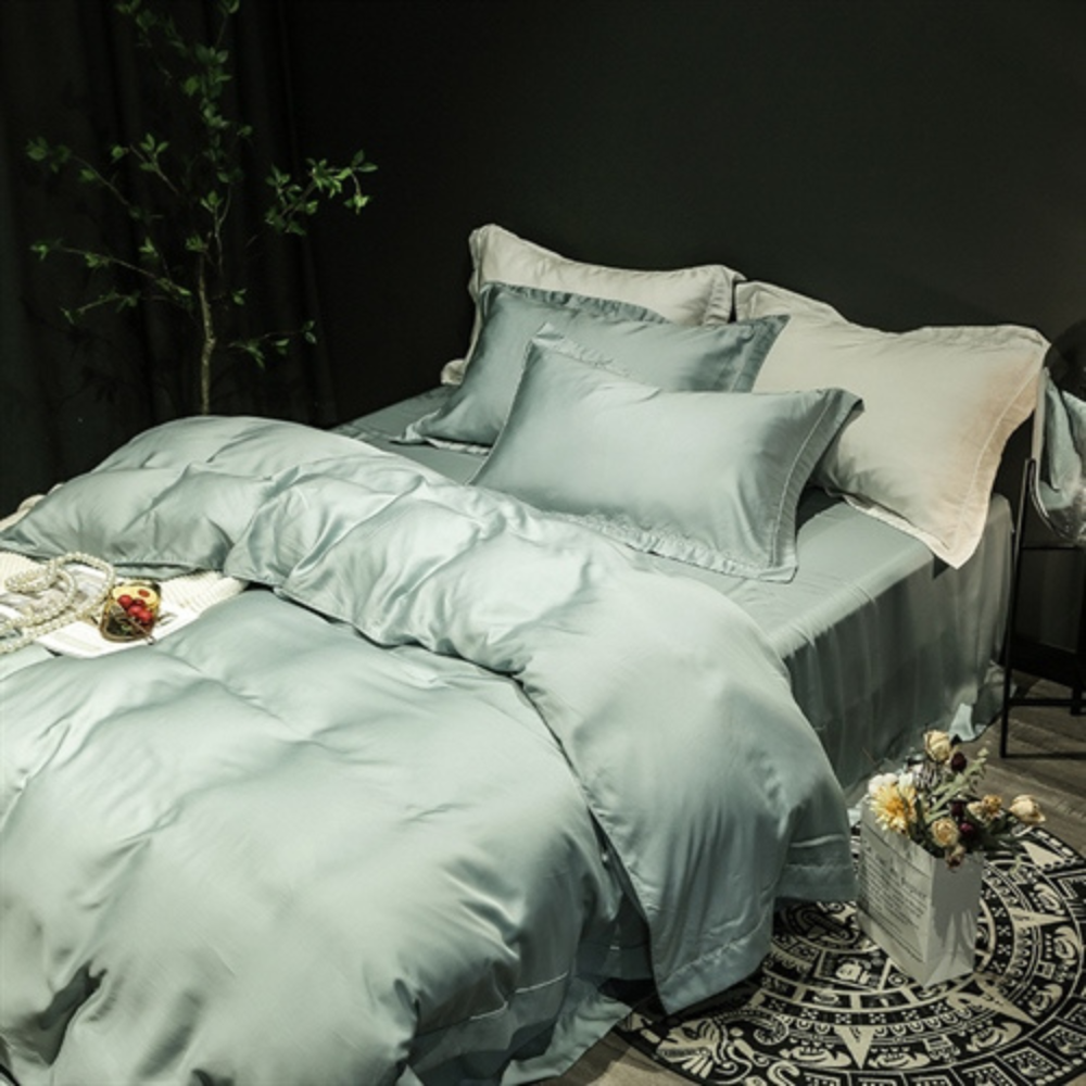 Tencel Bedding Set „Mintscape“. Lyocell bedding sets, 200x230 cm. Folded lyocell bedding set in mint color.