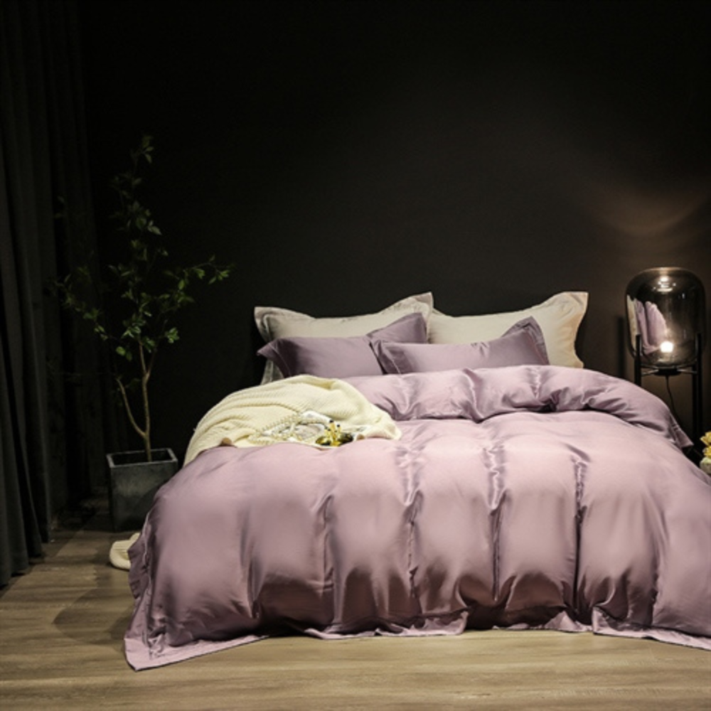 Tencel Bedding Set „Violette“. Lyocell bedding sets, 200x230 cm. Cozy and soft lilac lyocell bedding set.