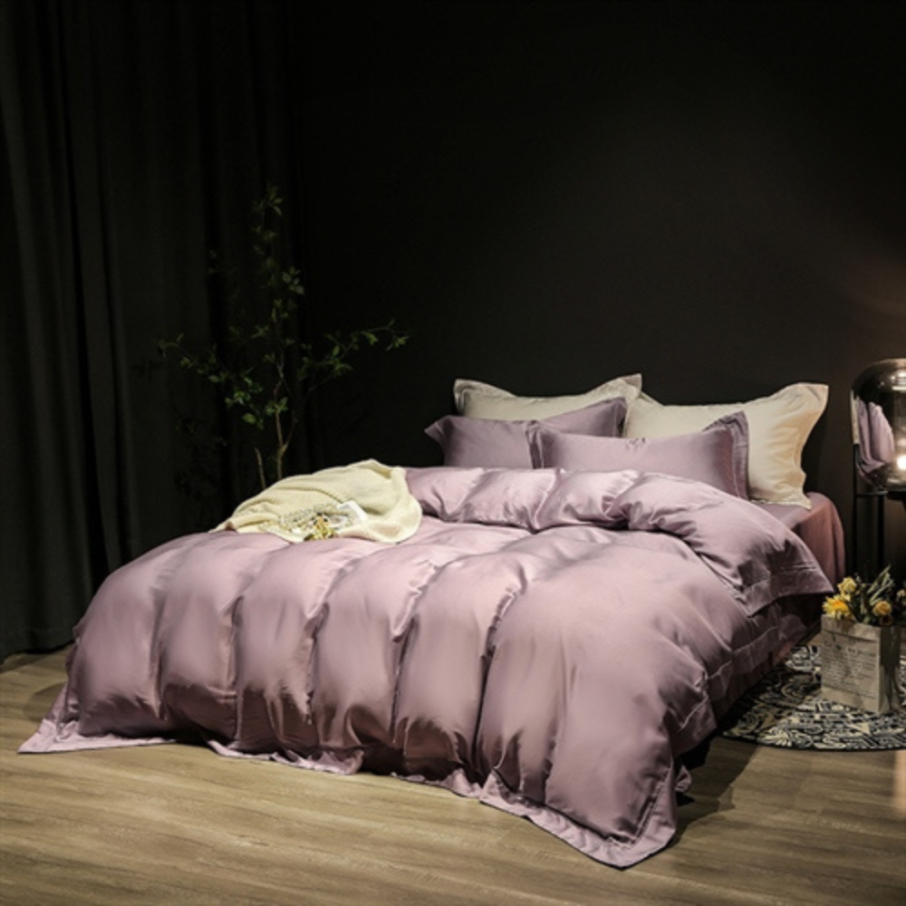 Tencel Bedding Set „Violette“. Lyocell bedding sets, 200x230 cm. Solid soft violet lyocell bedding set with pillowcase.