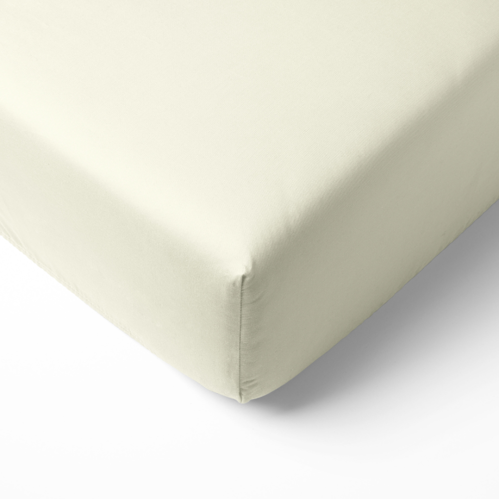Jersey fitted sheet “Champagne”. Fitted sheets 200x200, 90x200 cm, 140x200 cm, 160x200 cm, 180x200 cm, 200x220 cm. Choose this soft cream-colored fitted sheet to give your bed a stylish and elegant look.