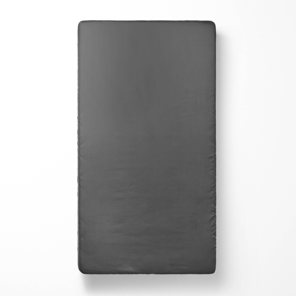 Jersey fitted sheet “Dark Grey Jersey”. Fitted sheets 200x200, 90x200 cm, 140x200 cm, 160x200 cm, 180x200 cm, 200x220 cm. Classic dark grey fitted sheet that ensures comfort and a stylish bedroom environment.