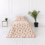 Bedding Set „Tiny Crew“. Bedding sets 155x200, 140x200 cm, 150x200 cm, 160x200 cm. Soft cream bedding with orange and blue-grey bear motifs. Bedding Set „Tiny Crew“. Bedding sets 155x200, 140x200 cm, 150x200 cm, 160x200 cm. Soft cream bedding with orange and blue-grey bear motifs.