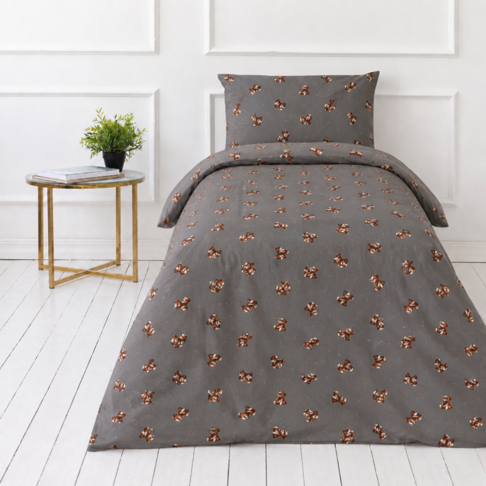 Children’s Bedding Set „Bear“. Bedding sets 155x200, 100x140 cm, 140x200 cm, 150x200 cm, 160x200 cm. Grey-brown bedding set with brown teddy bear motifs Children’s Bedding Set „Bear“. Bedding sets 155x200, 100x140 cm, 140x200 cm, 150x200 cm, 160x200 cm. Grey-brown bedding set with brown teddy bear motifs