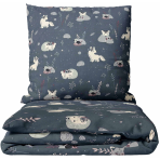 Children’s Bedding Set „Dreambound Cubs”. Bedding sets 155x200, 100x140 cm, 140x200 cm, 150x200 cm, 160x200 cm. Dark blue kids’ bedding design with bears and nature elements