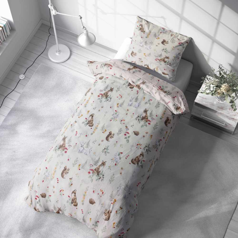 Children’s Bedding Set „Kuddle Knoll”. Bedding sets 155x200, 100x140 cm, 140x200 cm, 150x200 cm, 160x200 cm. Pastel-toned kids’ bedding with adorable forest characters