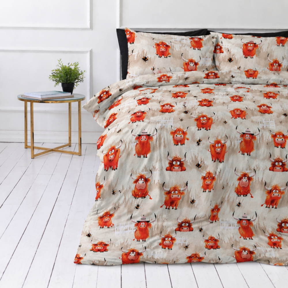 Children’s Bedding Set „Safari Bulls”. Bedding sets 155x200, 100x140 cm, 140x200 cm, 150x200 cm, 160x200 cm. Playful bedding set with cute brown cows and black accents.