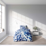 Single bedding set „Ambiance“. Bedding sets 135x200, 140x200 cm. Elegant white bedding set featuring a unique dotted painting design in different blue shades, adding a splash of color.