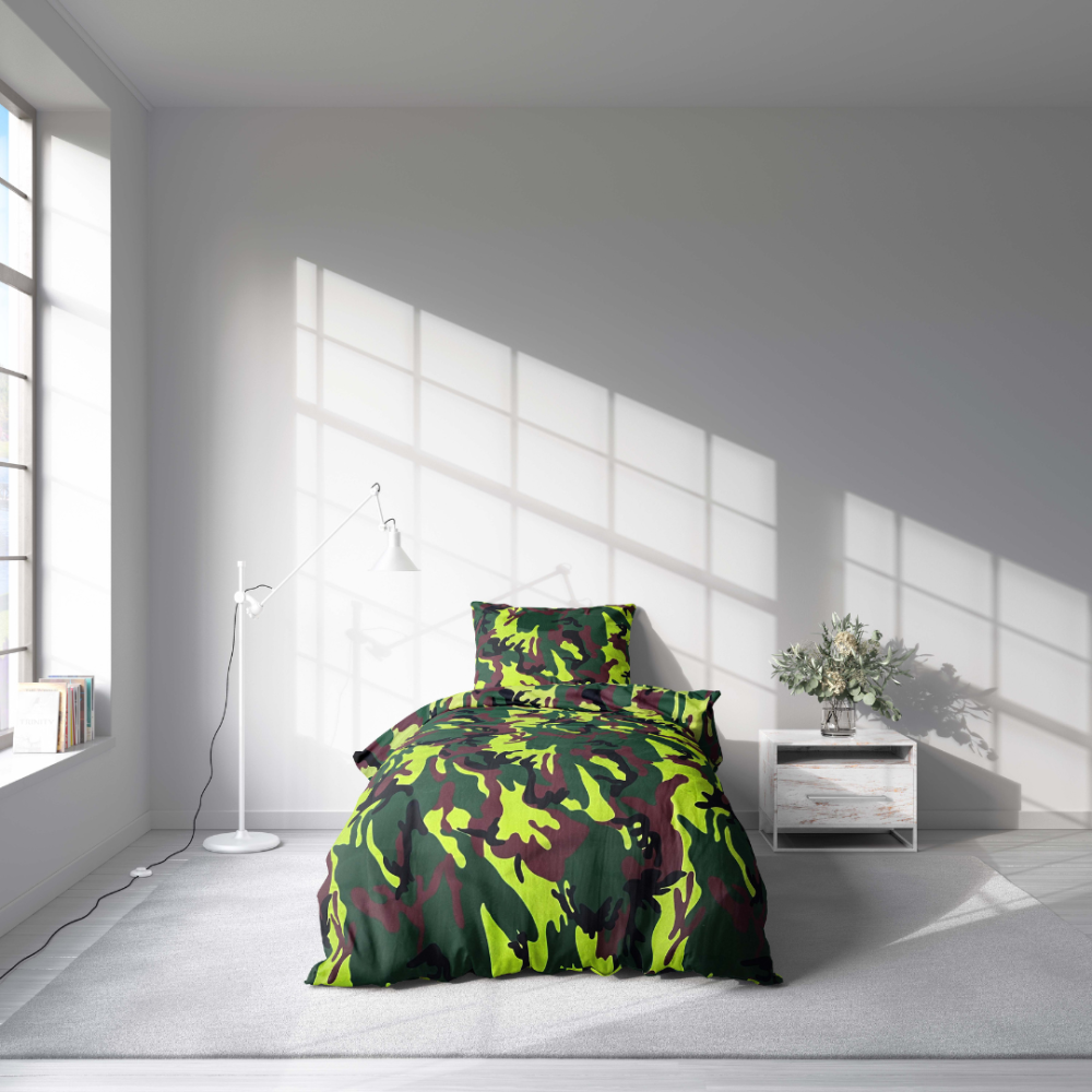 Single bedding set „Camouflage“. Bedding sets 155x200, 140x200 cm, 150x200 cm, 160x200 cm. Green bedding set featuring camouflage pattern elements.