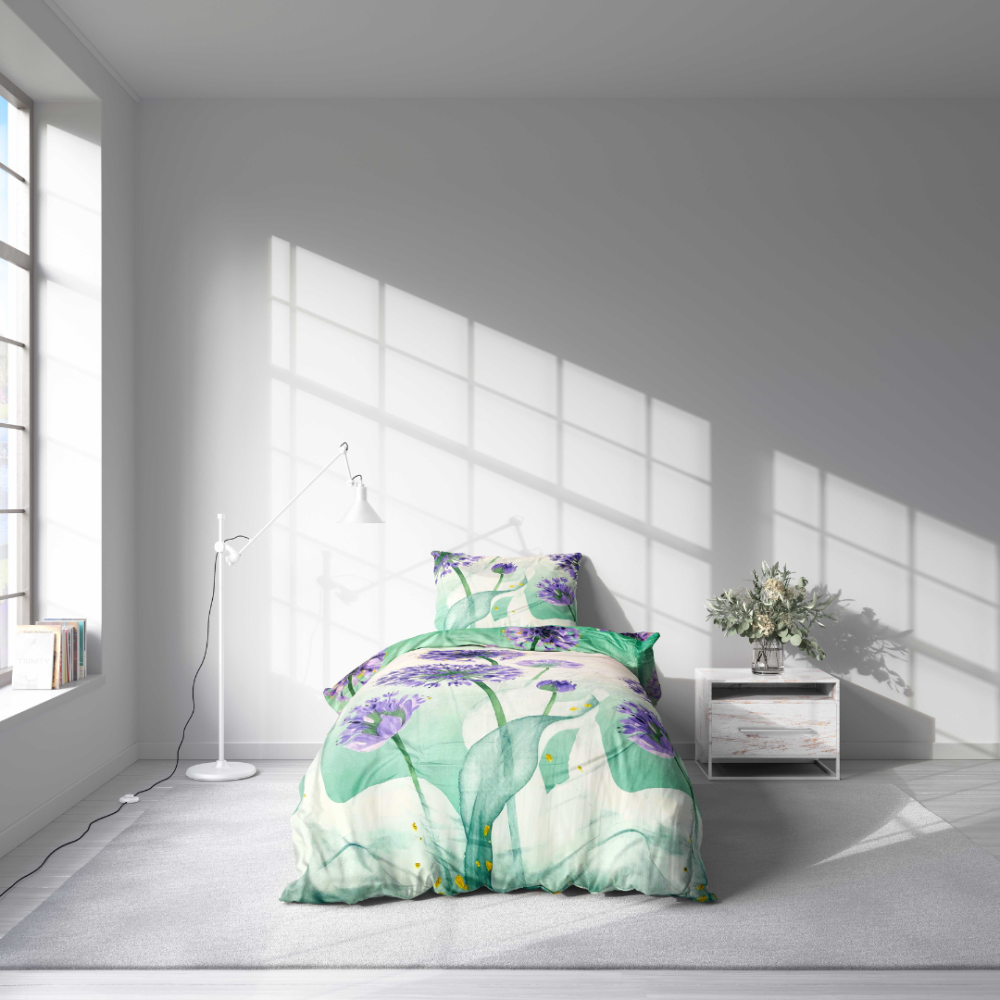 Single bedding set „Dreamy Lavender“. Patterned bedding sets, 140x200 cm. Bedding set featuring lavender meadow design with green tones.