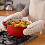 Oven mitts „Dusty Gingham glove“. Oven gloves. Cotton oven mitt with beige and white gingham pattern