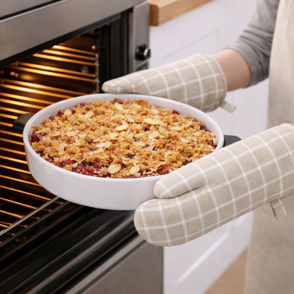 Oven mitts „Sand Lattice glove“. Oven gloves. Cotton oven mitt with light beige and white grid pattern