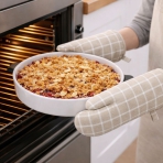 Oven mitts „Sand Lattice glove“. Oven gloves. Cotton oven mitt with light beige and white grid pattern
