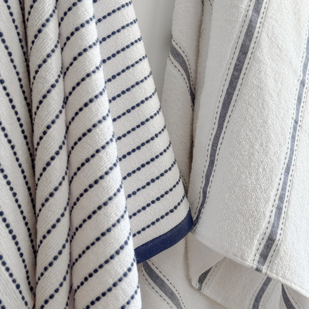 Bath towel “Marine Stripe”, 70x130 cm. White towel with thin blue lines and contrasting border Bath towel “Marine Stripe”, 70x130 cm. White towel with thin blue lines and contrasting border