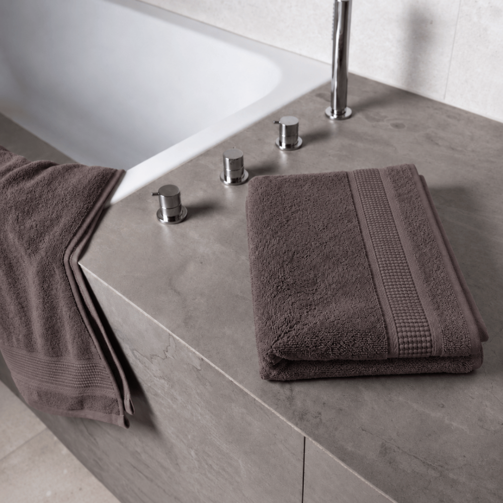 Bath towel “Royal Brown towel”, 70x140 cm. Brown bath towel with a textured surface and decorative edging. Bath towel “Royal Brown towel”, 70x140 cm. Brown bath towel with a textured surface and decorative edging.