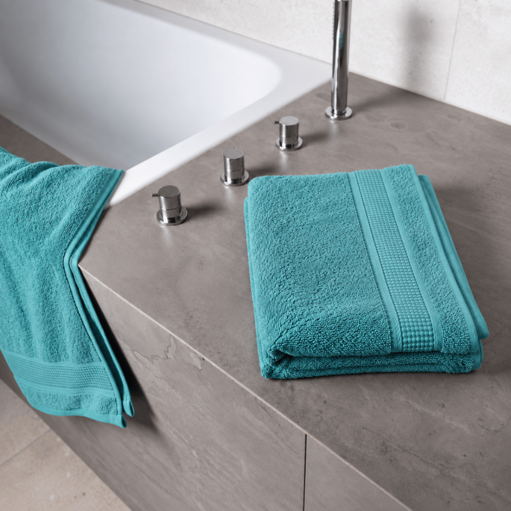 Bath towel “Royal Turquoise towel”, 70x140 cm. Turquoise bath towel with a textured surface and decorative edging. Bath towel “Royal Turquoise towel”, 70x140 cm. Turquoise bath towel with a textured surface and decorative edging.
